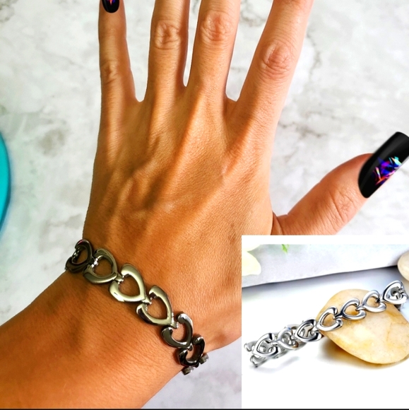 50% OffβοΈ Perfect Gift π NEW Polished Stainless Heart Bracelet, Hand-Crafted - Picture 2 of 7